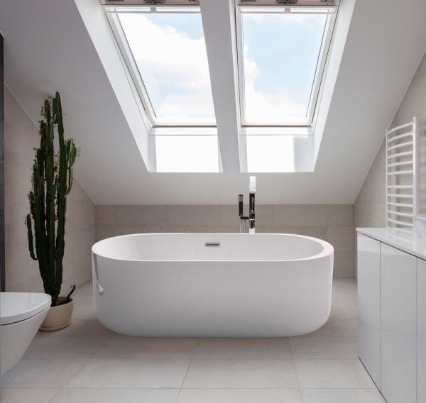 Freistehende Whirlpool Badewanne Bern 170x80 cm mit 12 Massage Düsen mit LED Luxus Spa für Bad günstig